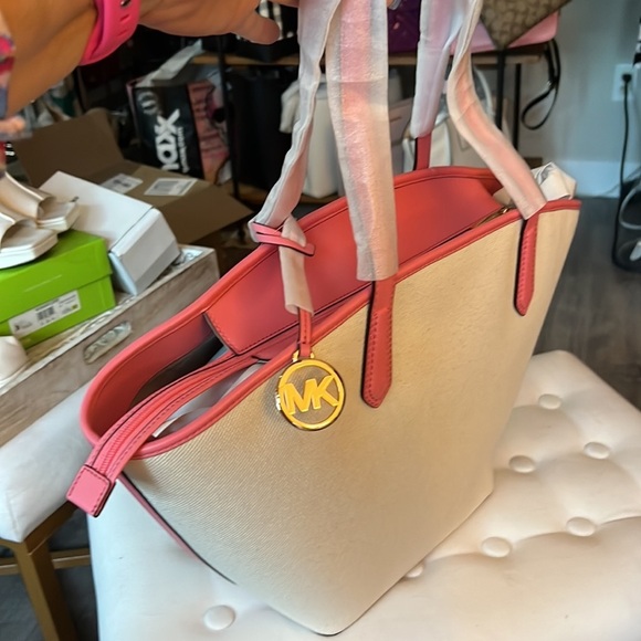 NWT Michael Kors Kimber Tea Rose Tote - Picture 3 of 3